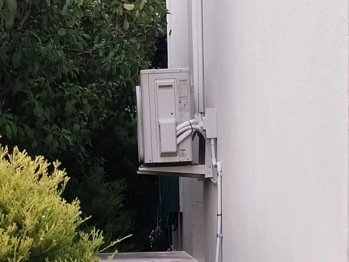 Obstructed split system in Melbourne.